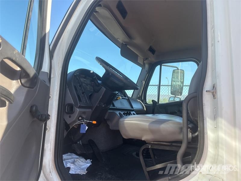 Freightliner M2 106 2000 gal 4x2 Water Truck صهاريج مياه