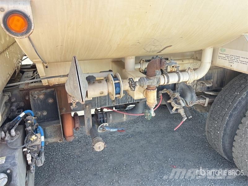 Freightliner M2 106 2000 gal 4x2 Water Truck صهاريج مياه