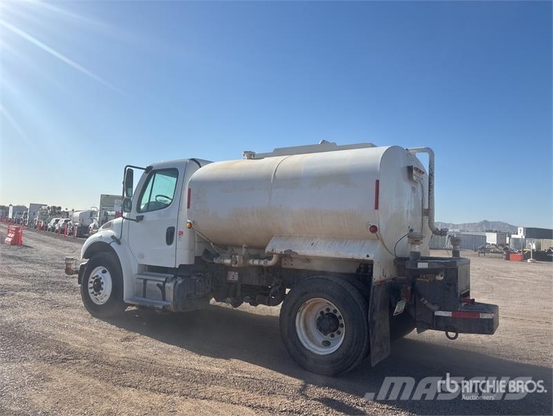 Freightliner M2 106 2000 gal 4x2 Water Truck صهاريج مياه