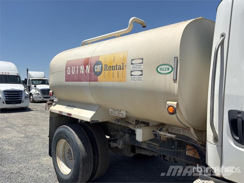 Freightliner M2 106 2000 gal 4x2 Water Truck صهاريج مياه