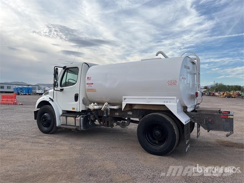 Freightliner M2 106 2000 gal 4x2 Water Truck Autocisterne