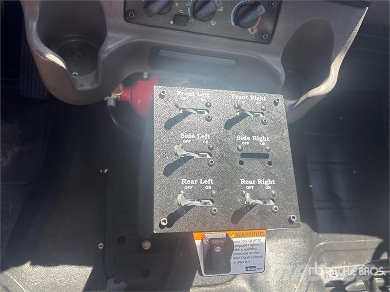 Freightliner M2 106 2000 gal 4x2 Water Truck Tovornjaki za vodo