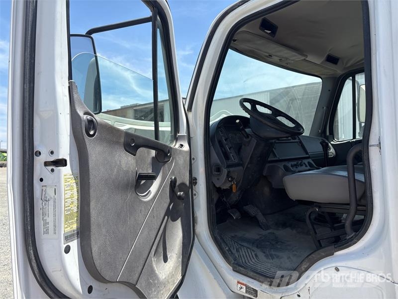 Freightliner M2 106 2000 gal 4x2 Water Truck صهاريج مياه