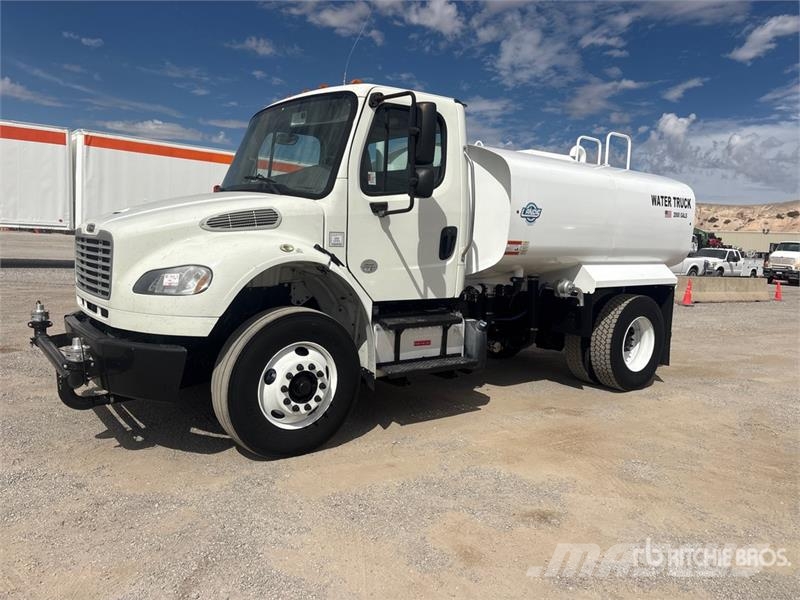 Freightliner M2 106 2000 gal 4x2 Water Truck Tovornjaki za vodo