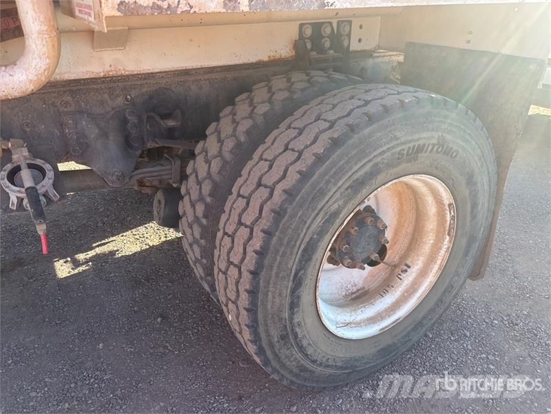 Freightliner M2 106 2000 gal 4x2 Water Truck صهاريج مياه