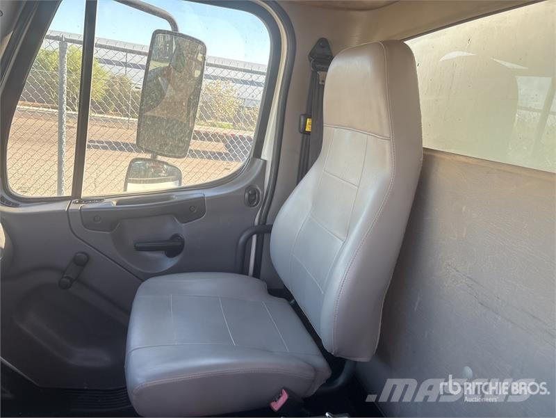 Freightliner M2 106 2000 gal 4x2 Water Truck صهاريج مياه