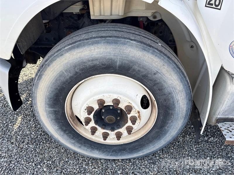 Freightliner M2 106 2000 gal 4x2 Water Truck Water tankwagens