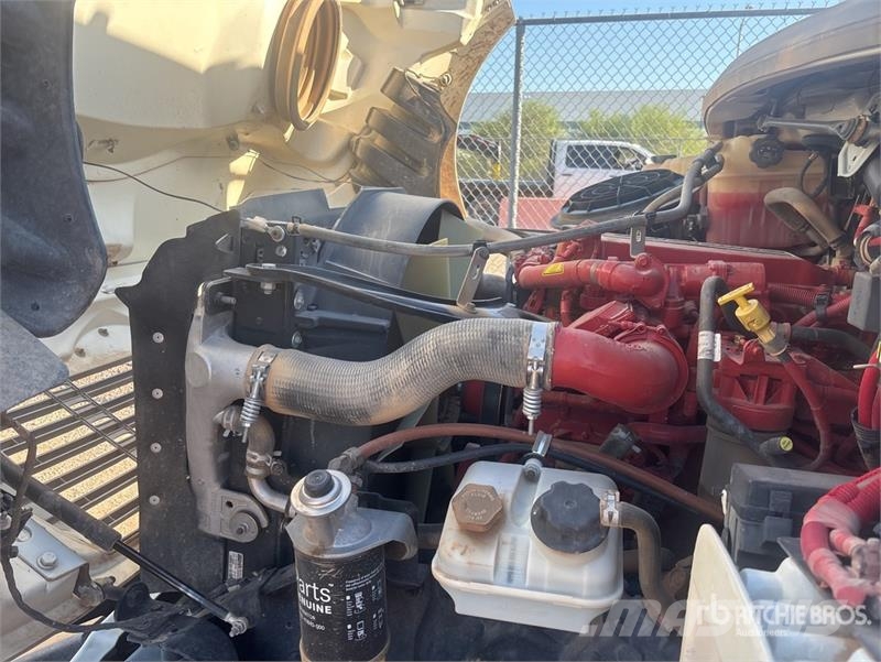 Freightliner M2 106 2000 gal 4x2 Water Truck صهاريج مياه
