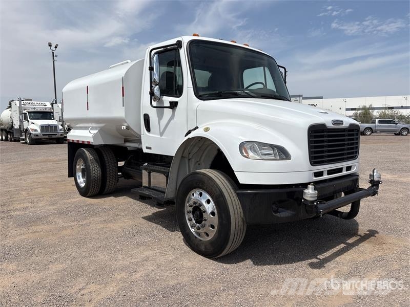 Freightliner M2 106 2000 gal 4x2 Water Truck Water tankwagens