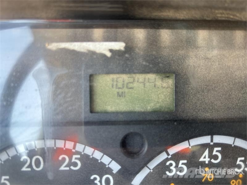 Freightliner M2 106 2000 gal 4x2 Water Truck صهاريج مياه