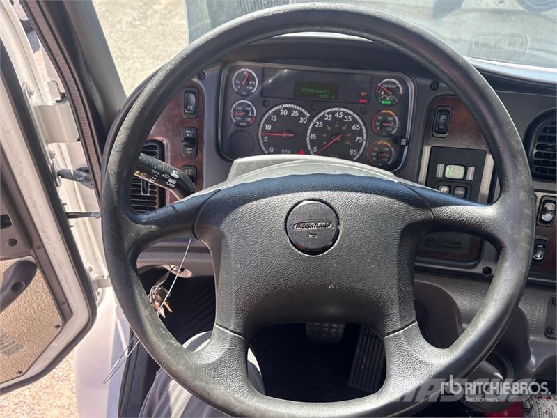 Freightliner M2 106 2000 gal 6x4 Water Truck Tovornjaki za vodo