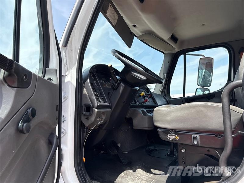 Freightliner M2 106 2000 gal 4x2 Water Truck Water tankwagens