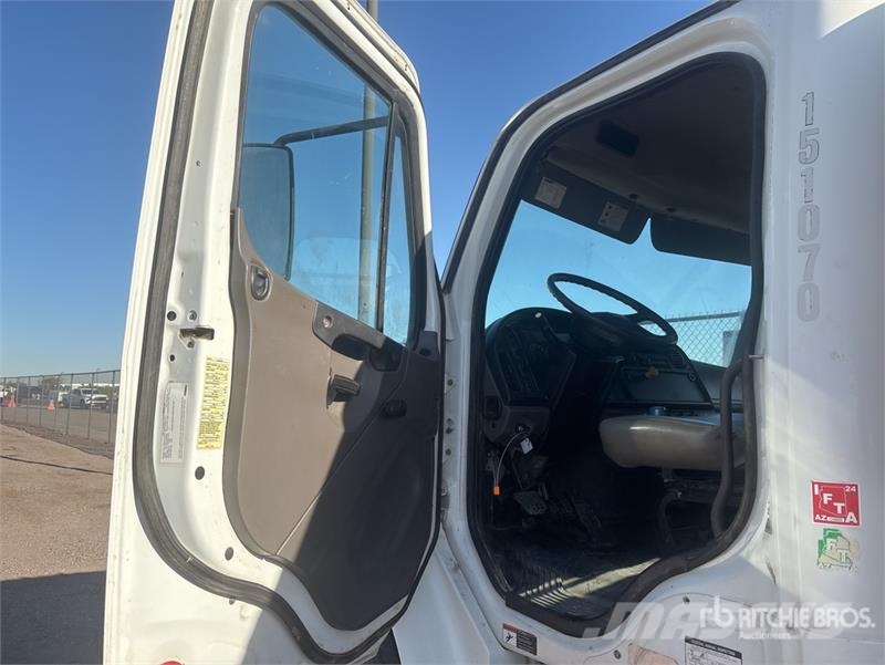 Freightliner M2 106 2000 gal 4x2 Water Truck صهاريج مياه