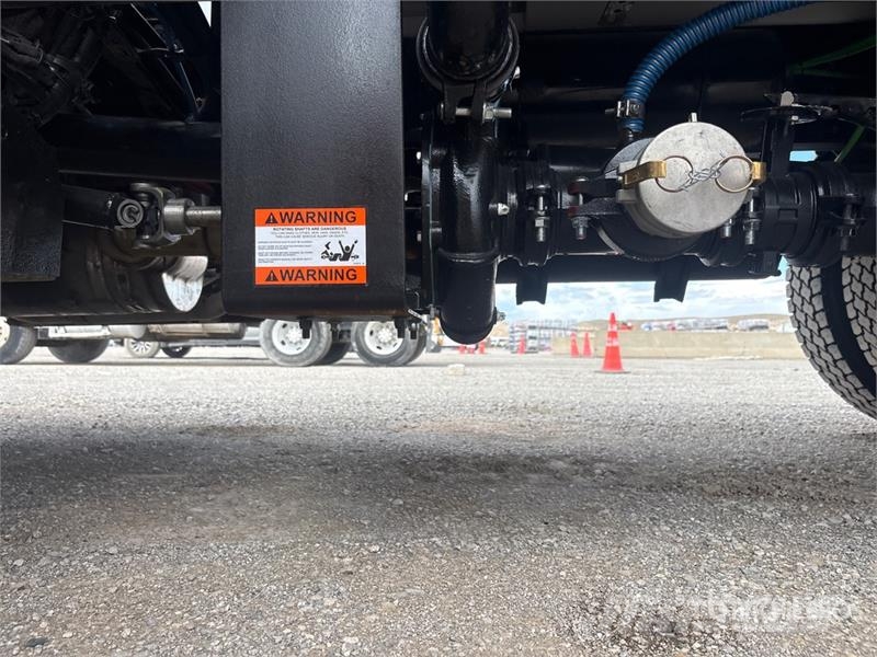 Freightliner M2 106 2000 gal 4x2 Water Truck Tovornjaki za vodo