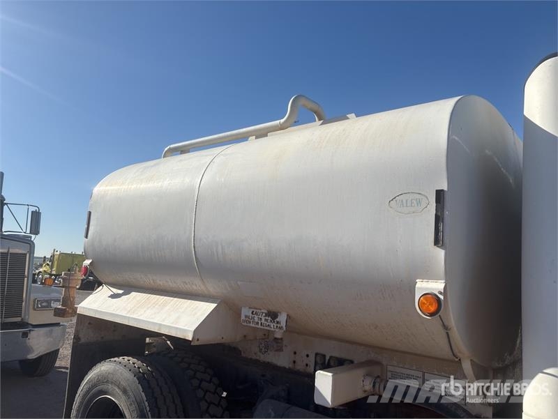 Freightliner M2 106 2000 gal 4x2 Water Truck صهاريج مياه