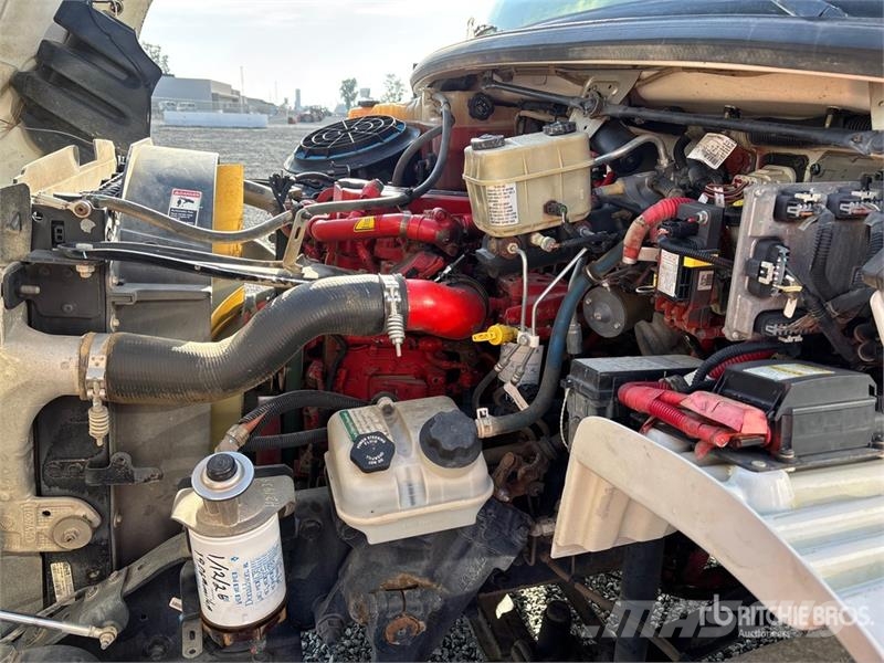 Freightliner M2 106 2000 gal 4x2 Water Truck Water tankwagens