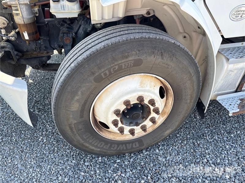 Freightliner M2 106 2000 gal 4x2 Water Truck Water tankwagens