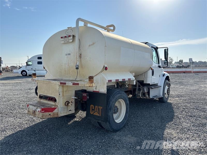 Freightliner M2 106 2000 gal 4x2 Water Truck Water tankwagens