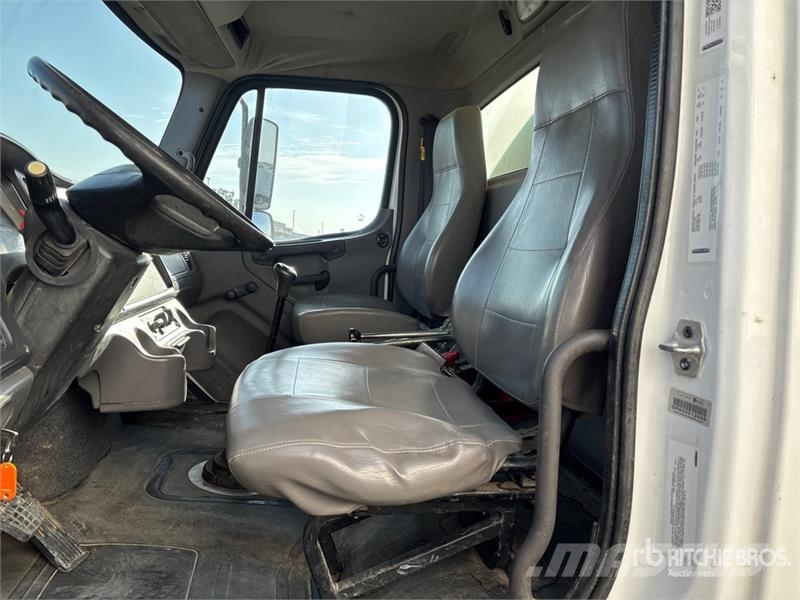 Freightliner M2 106 2000 gal 4x2 Water Truck Water tankwagens