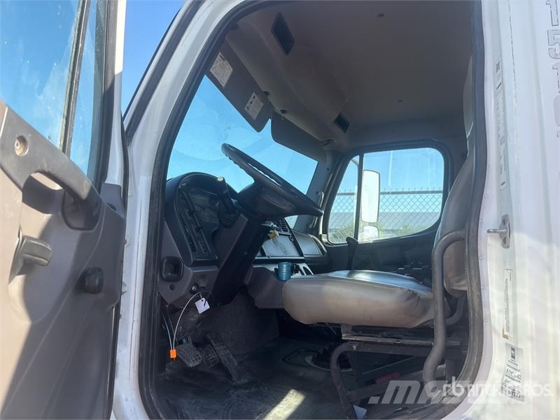 Freightliner M2 106 2000 gal 4x2 Water Truck صهاريج مياه