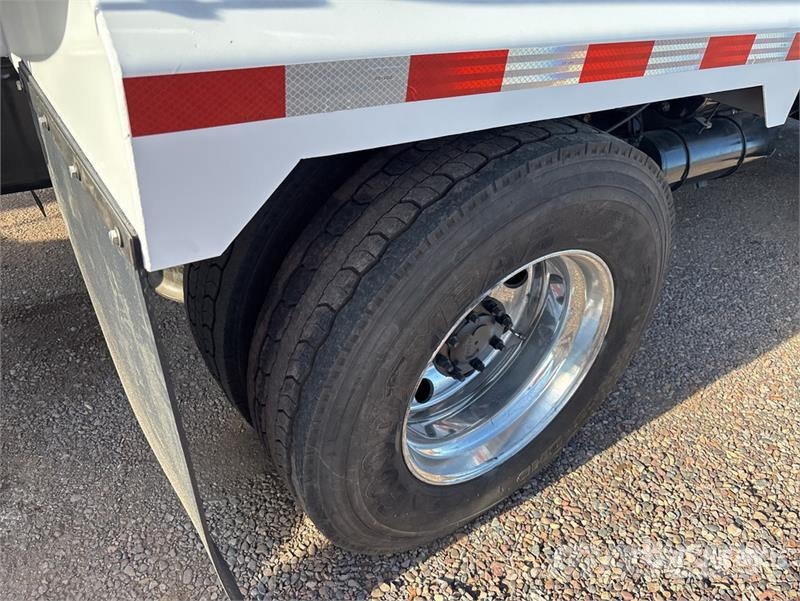 Freightliner M2 106 2000 gal 4x2 Water Truck 급수차