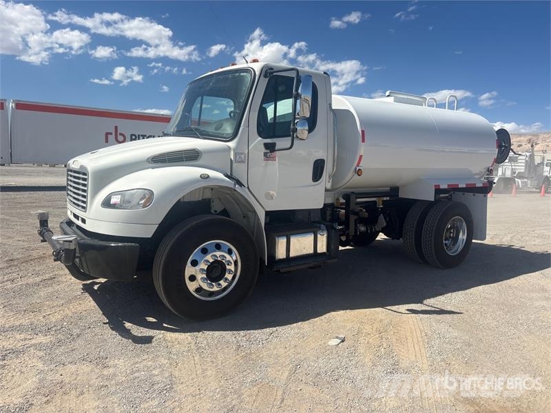 Freightliner M2 106 2000 gal 4x2 Water Truck Tovornjaki za vodo