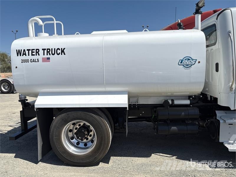 Freightliner M2 106 2000 gal 4x2 Water Truck Vandens sunkvežimiai