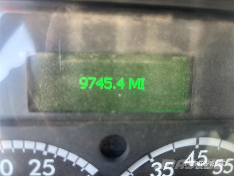 Freightliner M2 106 2000 gal 4x2 Water Truck صهاريج مياه