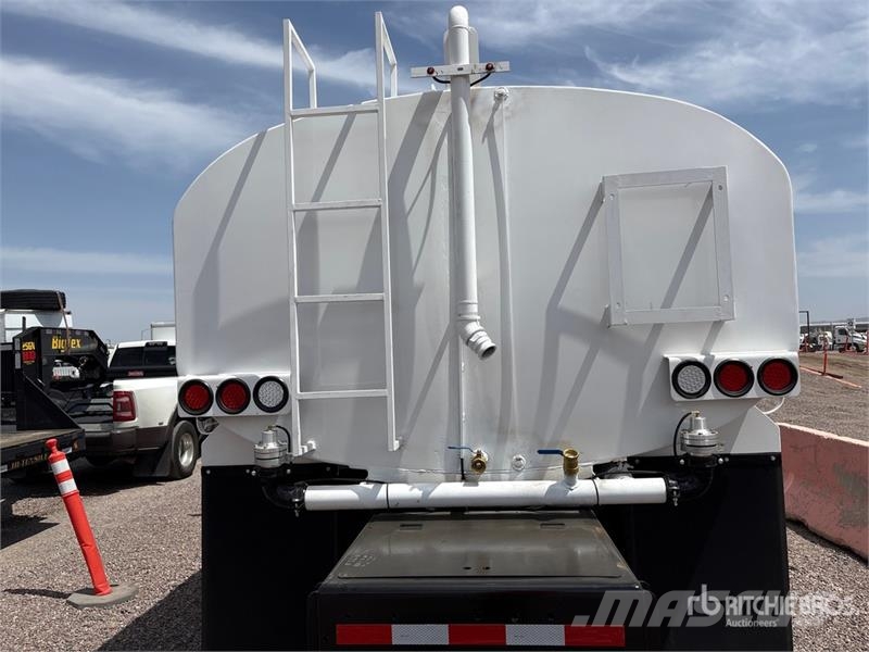 Freightliner M2 106 2000 gal 4x2 Water Truck Water tankwagens