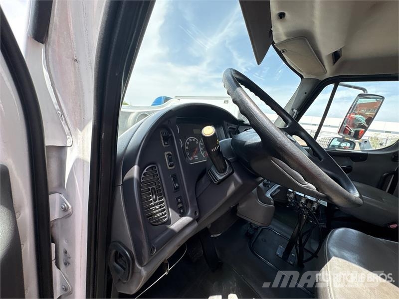 Freightliner M2 106 2000 gal 4x2 Water Truck Vandens sunkvežimiai