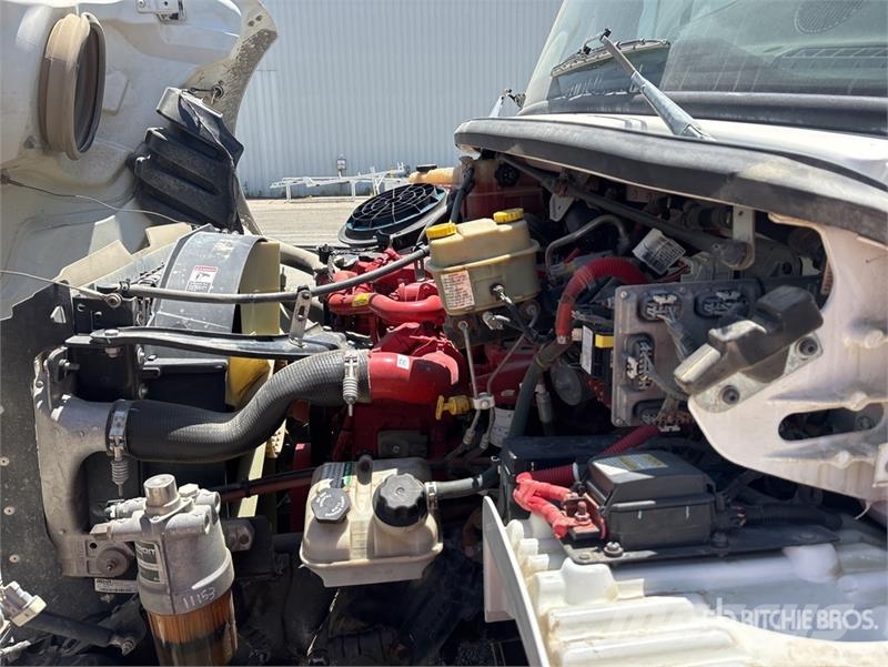 Freightliner M2 106 2000 gal 4x2 Water Truck صهاريج مياه