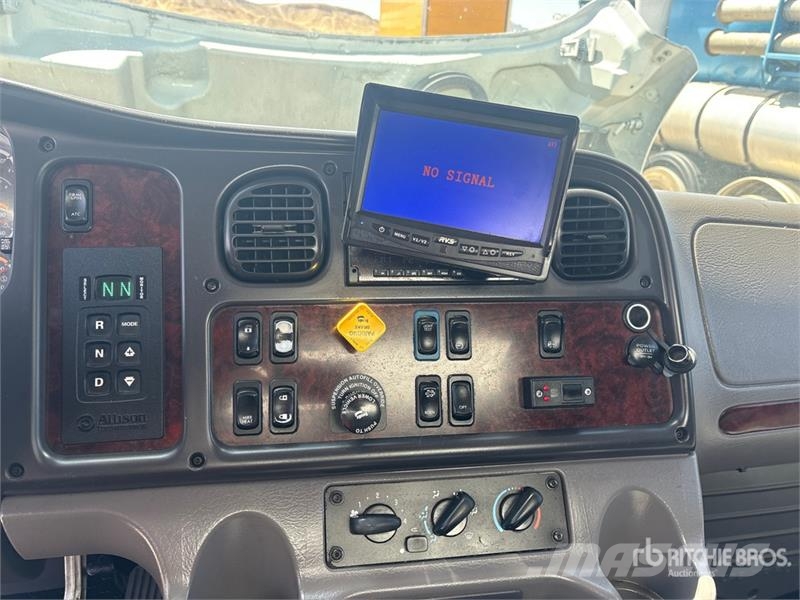 Freightliner M2 106 2000 gal 6x4 Water Truck Tovornjaki za vodo