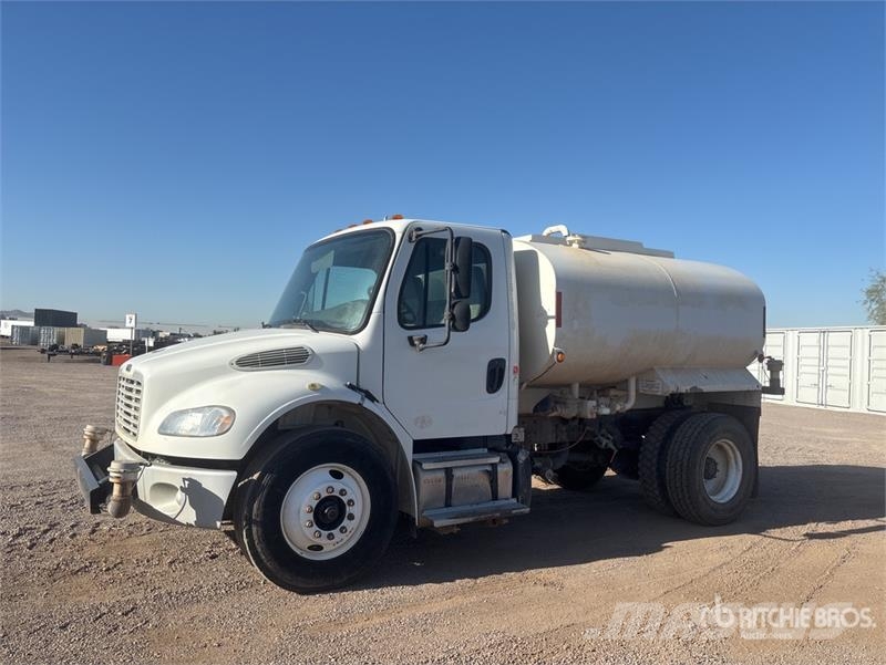 Freightliner M2 106 2000 gal 4x2 Water Truck صهاريج مياه