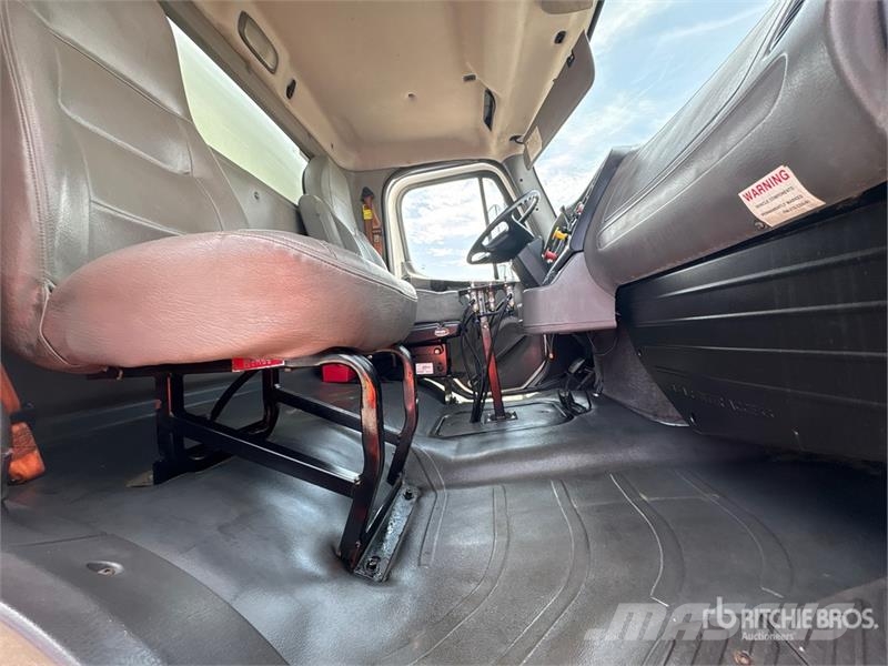 Freightliner M2 106 2000 gal 4x2 Water Truck Water tankwagens