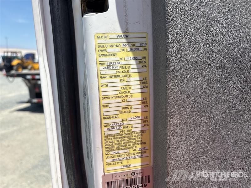 Freightliner M2 106 2000 gal 4x2 Water Truck Camiones cisterna
