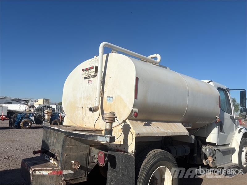 Freightliner M2 106 2000 gal 4x2 Water Truck صهاريج مياه