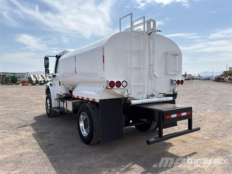 Freightliner M2 106 2000 gal 4x2 Water Truck Water tankwagens