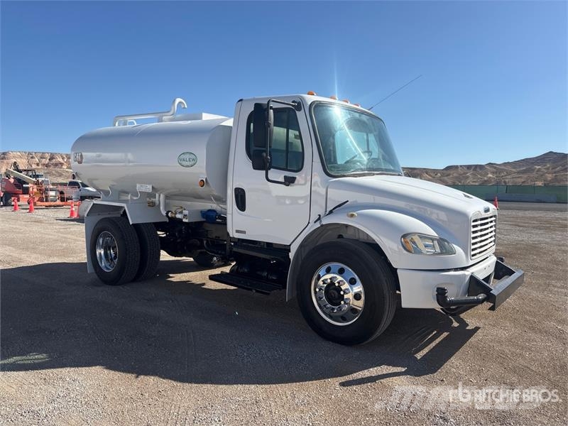 Freightliner M2 106 2000 gal 4x2 Water Truck Vandens sunkvežimiai