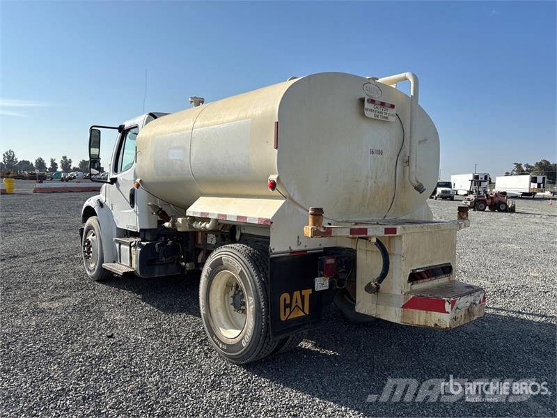 Freightliner M2 106 2000 gal 4x2 Water Truck Water tankwagens