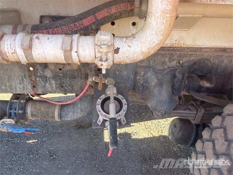 Freightliner M2 106 2000 gal 4x2 Water Truck صهاريج مياه