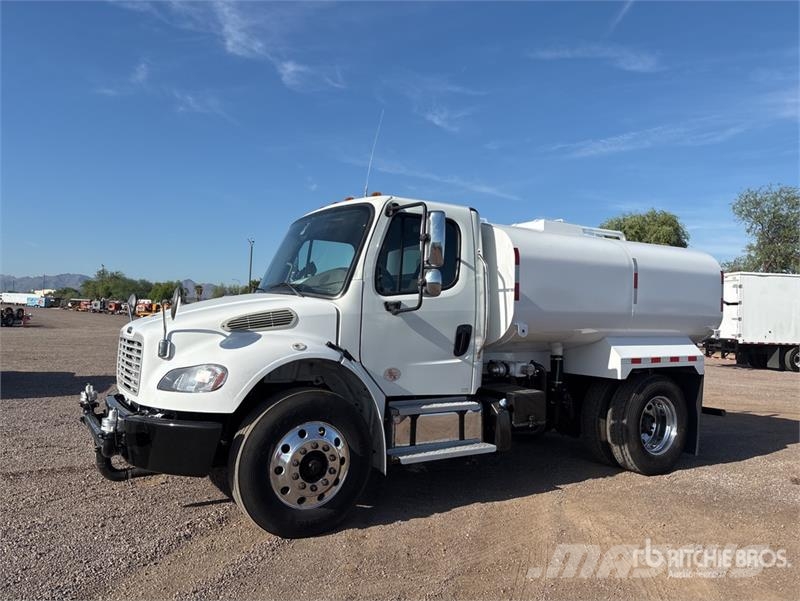 Freightliner M2 106 2000 gal 4x2 Water Truck 급수차