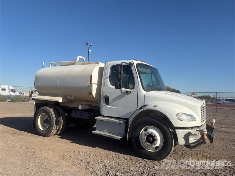 Freightliner M2 106 2000 gal 4x2 Water Truck صهاريج مياه
