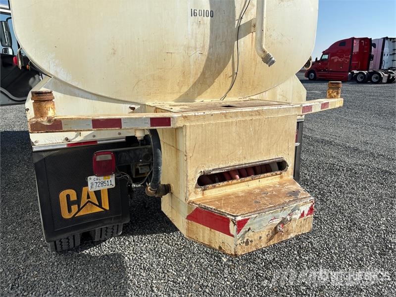 Freightliner M2 106 2000 gal 4x2 Water Truck Water tankwagens