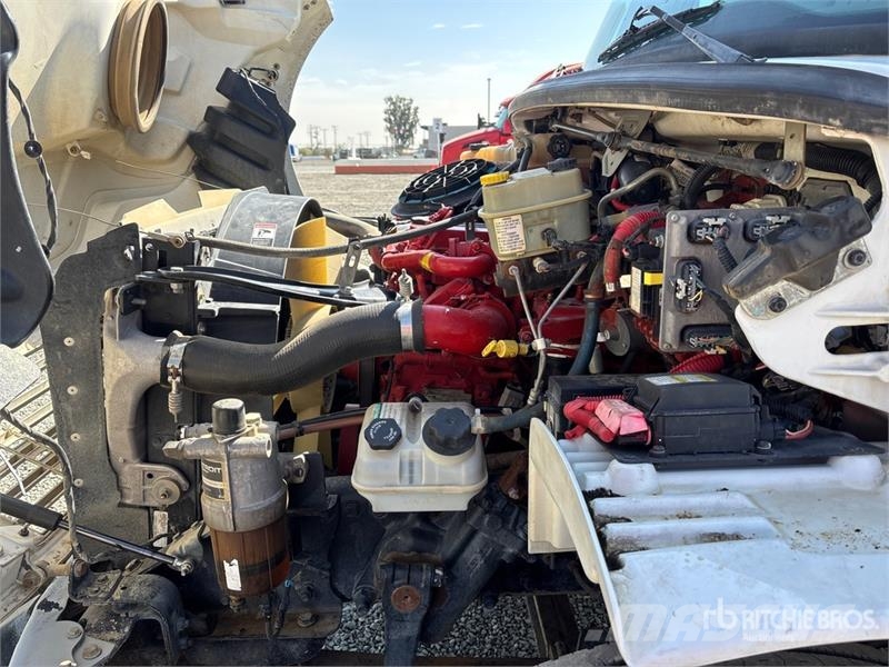 Freightliner M2 106 2000 gal 4x2 Water Truck Water tankwagens
