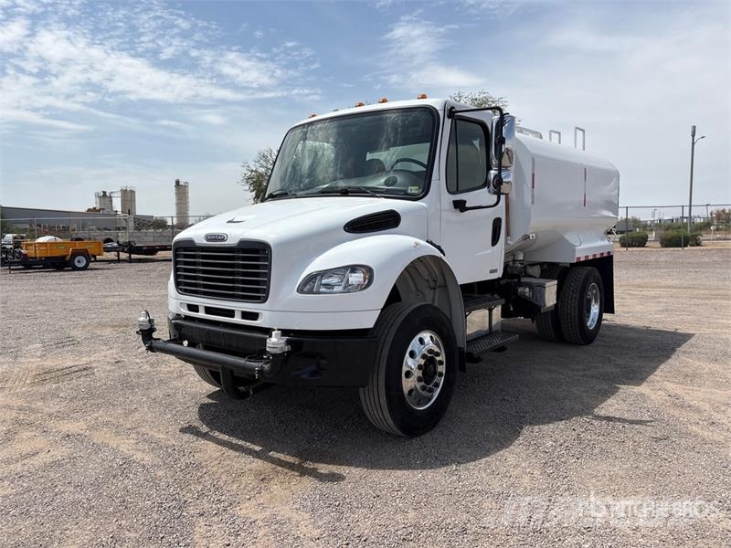 Freightliner M2 106 2000 gal 4x2 Water Truck Water tankwagens