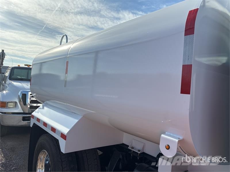 Freightliner M2 106 2000 gal 4x2 Water Truck 급수차