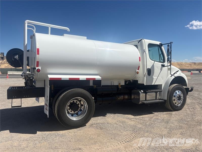 Freightliner M2 106 2000 gal 4x2 Water Truck Tovornjaki za vodo