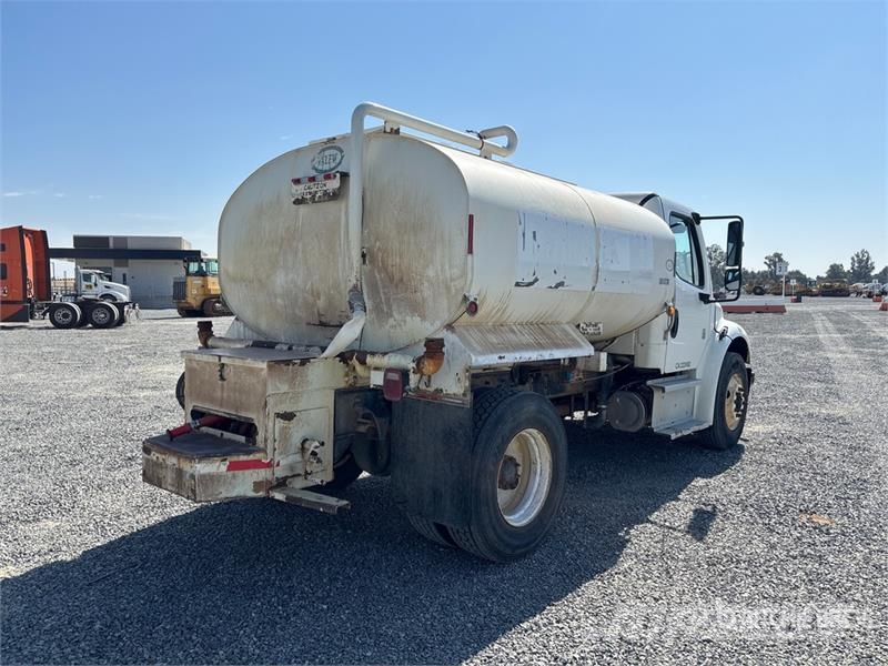 Freightliner M2 106 2000 gal 4x2 Water Truck Water tankwagens