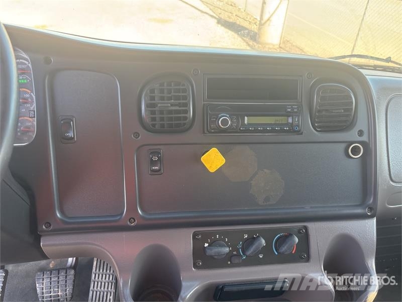 Freightliner M2 106 2000 gal 4x2 Water Truck صهاريج مياه
