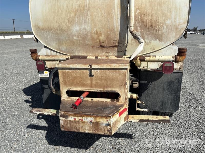 Freightliner M2 106 2000 gal 4x2 Water Truck Water tankwagens